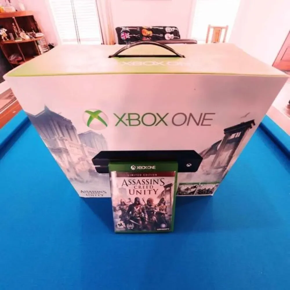 Limited Edition Microsoft Xbox One Console BOX with Assassin's Creed Unity